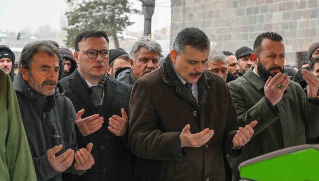 Vali Çiftçi'den Naciye Nine'ye vefa