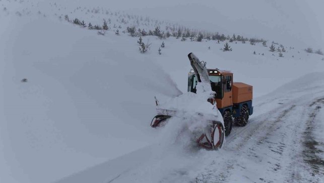 Elazığ'da 113 köy yolunda çalışmalar sürüyor