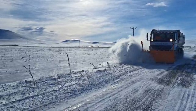 Kars'ta 200 köy yolu ulaşıma kapandı