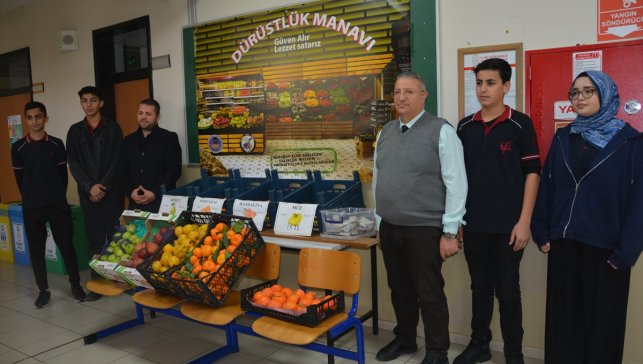 Tatvan'da bir okulda dürüstlük manavı kuruldu