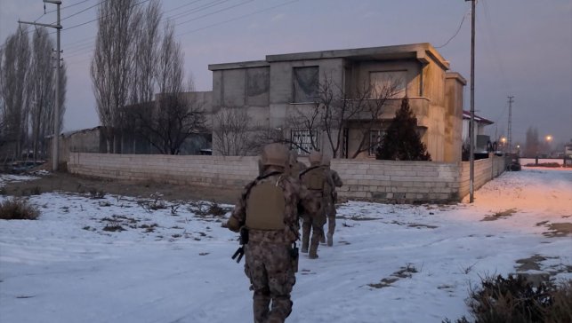 Iğdır'da 3 aylık takip sonucu yapılan uyuşturucu operasyonunda 13 şüpheli yakalandı