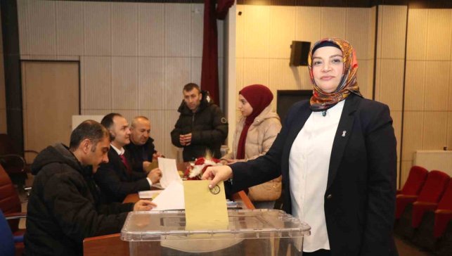 Oltu Esnaf ve Sanatkârlar Odası’nda Ümmühan Gülsüm Musaoğlu yeniden başkan