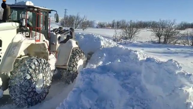 Malatya'da kar nedeniyle kapanan 66 mahallenin yolu açıldı