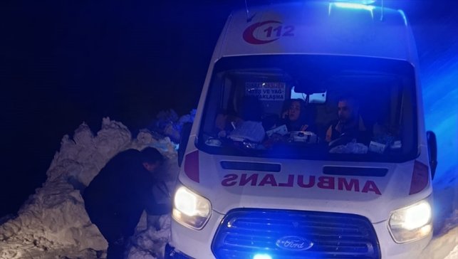 Malatya'da kar nedeniyle mahsur kalan sağlık ekipleri kurtarıldı