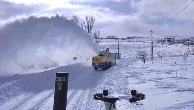Malatya'da 66 mahallede yollar ulaşıma açıldı