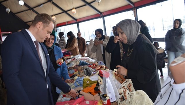Bulanık'ta Filistinli çocuklar yararına kermes ve resim sergisi düzenlendi