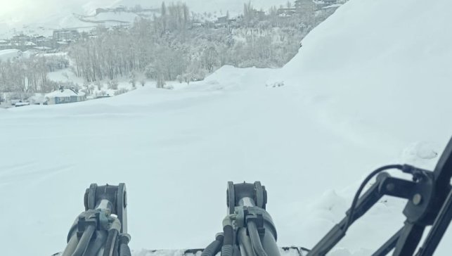 Hakkari'de 36 yerleşim yerinin yolu ulaşıma kapandı