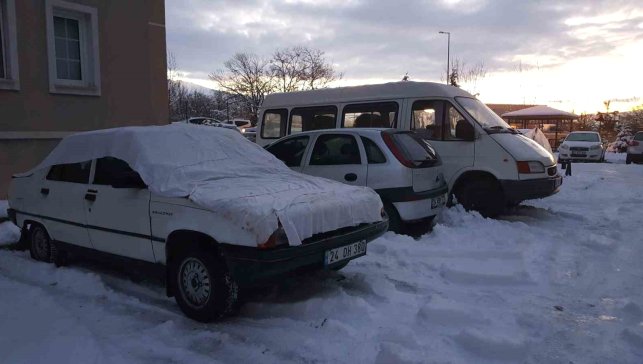 Erzincan eksi 15’i gördü: Dondurucu soğuklar araçları çalışmaz hale getirdi