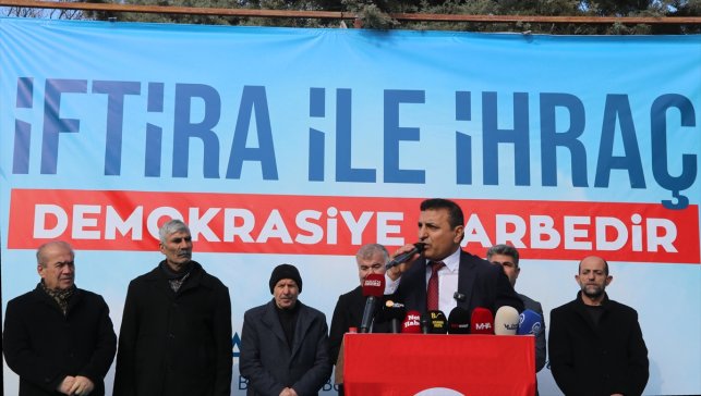 CHP'nin kesin ihraç talebiyle disipline sevk ettiği Yazıhan Belediye Başkanı Göçer miting düzenledi: