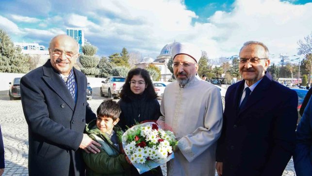 Deprem sonrası Malatya’da camilere destek: Diyanet İşleri Başkanı Arpaguş’tan Başkan Er’e teşekkür