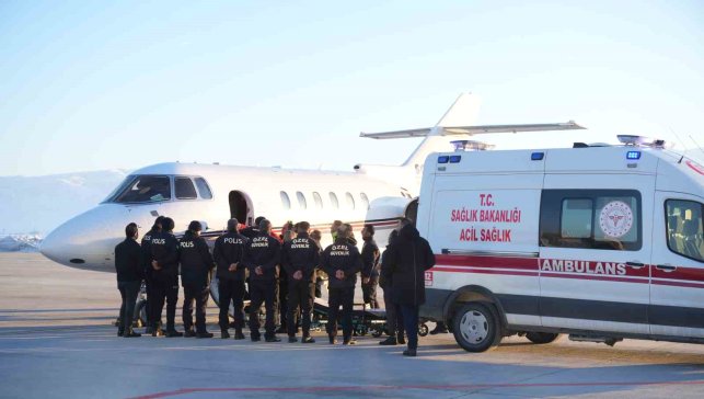 İleri tedavi kararı alındı: Muş’taki hasta uçak ambulansla Ankara’ya sevk edildi