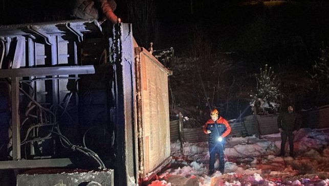 Erzincan’da devrilen tırdaki 47 büyükbaşı AFAD, itfaiye ve jandarma ekipleri kurtardı