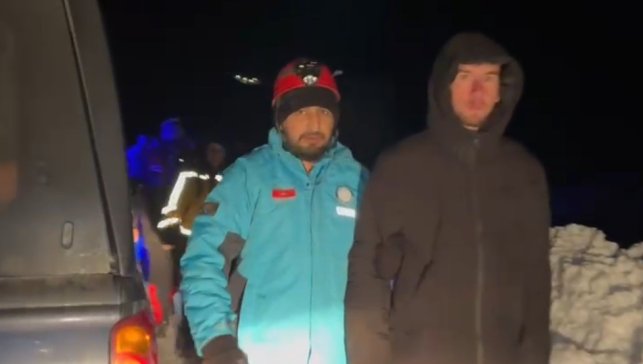 Karlı yollar aşıldı, hasta hastaneye ulaştırıldı