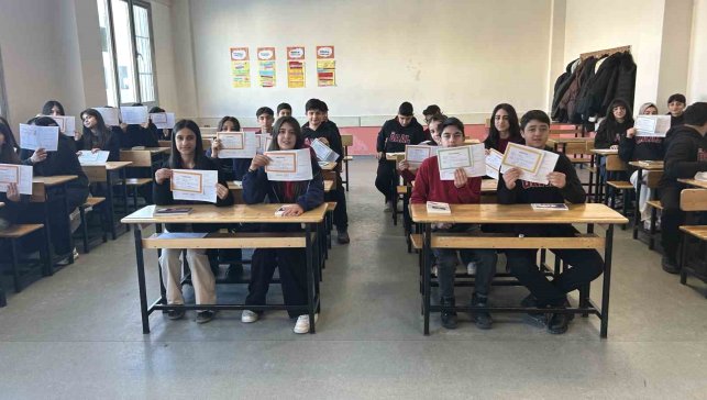 Van'da 275 bin 363 öğrenci karne heyecanı yaşadı