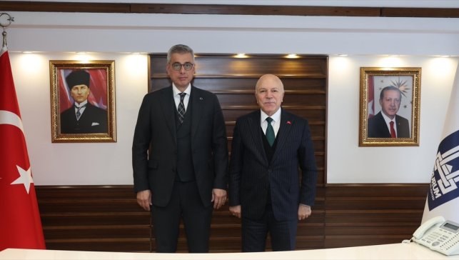 Sağlık Bakanı Memişoğlu, Erzurum Büyükşehir Belediyesini ziyaret etti