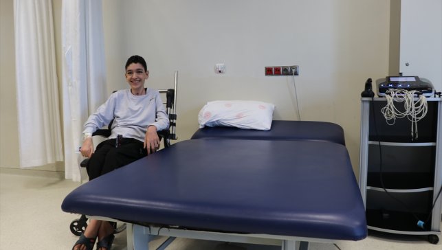 Omurilik iltihaplanması tanısı konulan çocuk, tedaviyle 2 yıl sonra yürümeye başladı