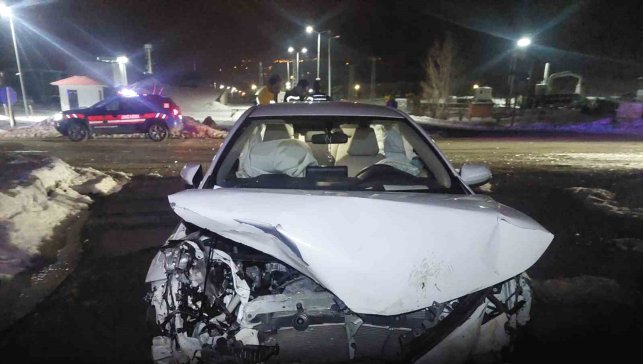 Bingöl'de otomobil domuz sürüsüne çarptı: 3 yaralı