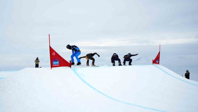 Snowboard'un yıldızları Ergan Dağı'nda buluştu