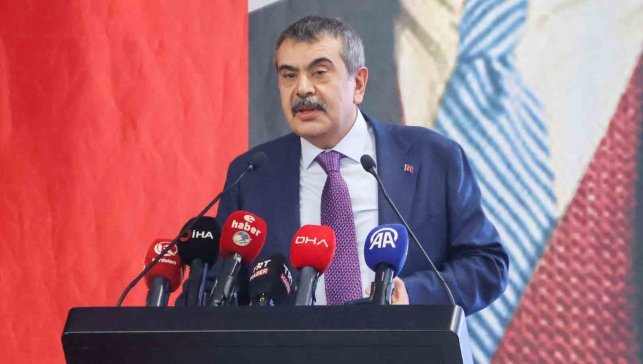 Bakan Tekin: "İstanbul'da asrın hırsızlığı var. Bunu saklamak için karnelerden Atatürk'ün fotoğrafının kaldırdığı yalanına sarılıyorlar"