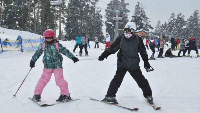 Sarıkamış'ta sömestr heyecanı: Kristal kar üzerinde doluluk yüzde 100'e ulaştı