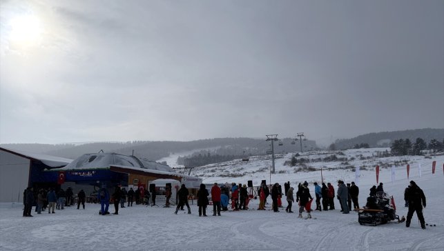 Ardahan'daki Yalnızçam Kayak Merkezi'nde sezon açıldı