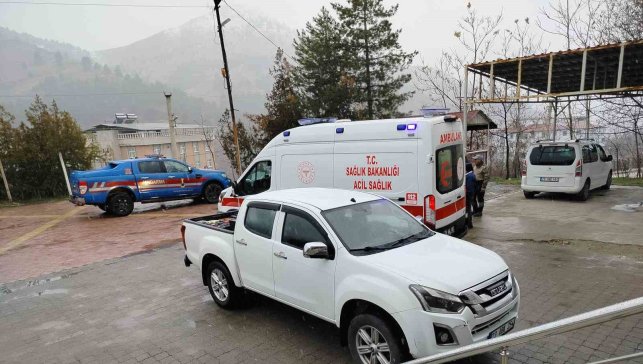 Tavşan avında kazara arkadaşını vurdu