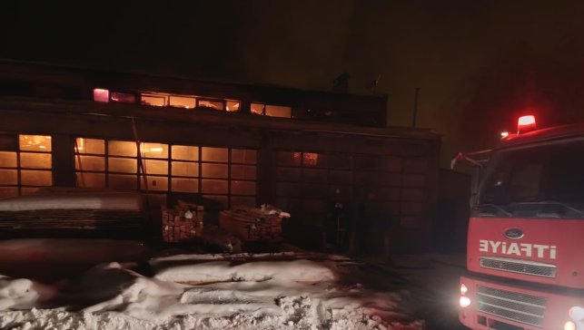 Erciş'te iş yeri yangını