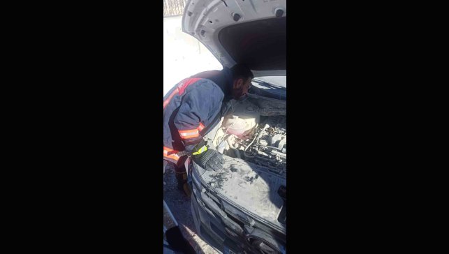 Van'da seyir halindeki otomobil yandı