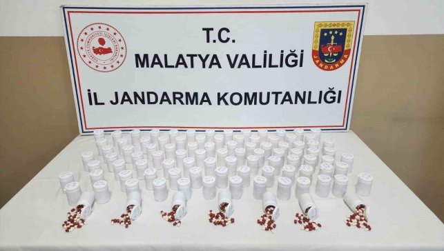 Malatya'da 5 bin 561 adet sentetik ecza hap ele geçirildi