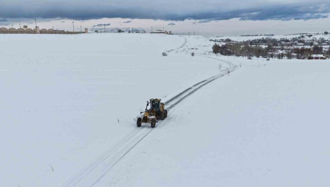 Van'da 283 yerleşim yerinin yolu kapandı