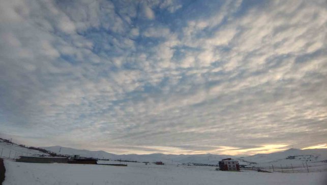 Kümülüs bulutları Van semalarında görsel şölen sundu