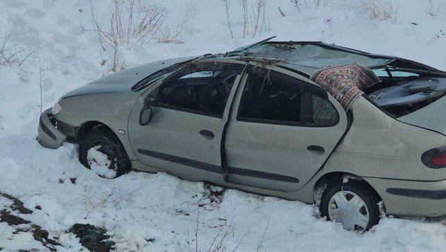 Adilcevaz'da otomobil takla attı: 5 yaralı