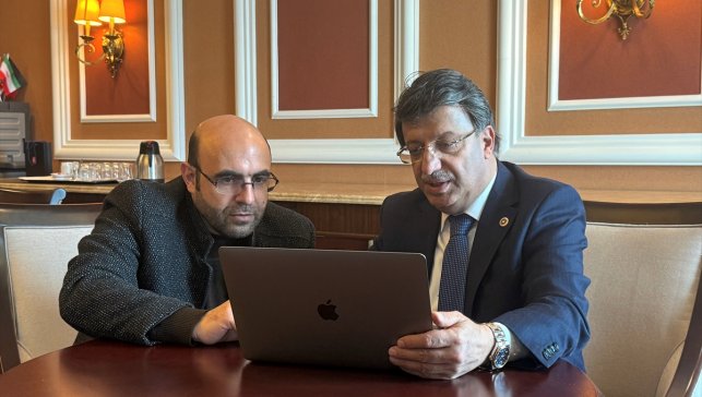 AK Parti Van Milletvekili Türkmenoğlu, AA'nın Yılın Kareleri oylamasına katıldı