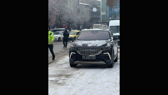 Tuzluca Belediye Başkanı'nın ABD plakalı aracı Iğdır'da tartışmaya neden oldu