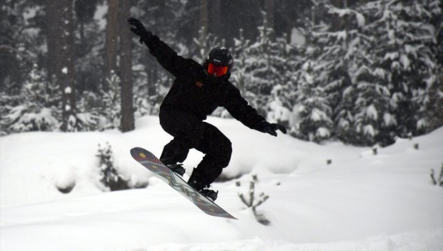 Snowboard tutkunları Sarıkamış'ta buluştu