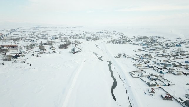 Ağrı'da karla kaplanan tek katlı evler dronla görüntülendi
