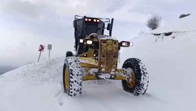 Elazığ'da kapalı 320 köy yolunda çalışmalar sürüyor