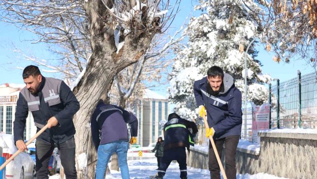 Başkan Sekmen: "Bin 200 personel ve 400 araçla karla mücadele ediyoruz"