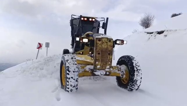 Elazığ'da kapalı 310 köy yolunda çalışmalar sürüyor