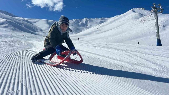 Abalı Kayak Merkezi yarıyıl tatilinde çocuklarla şenlendi