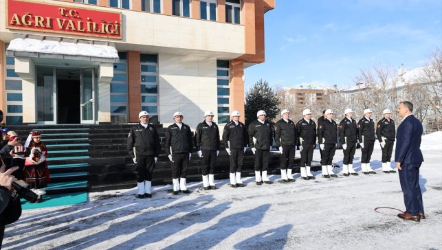 Ağrı Valisi Önder Bozkurt görevine başladı: