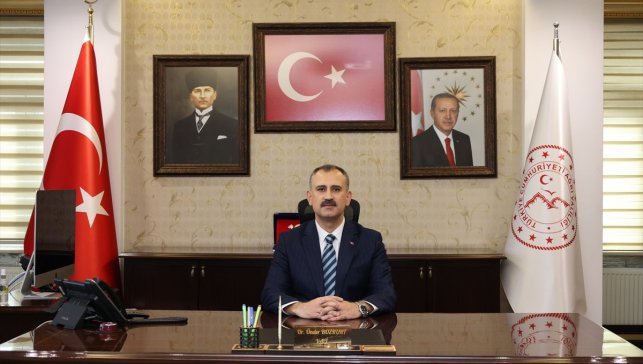 Ağrı Valisi Bozkurt'tan, çiçek ve hediye yerine ihtiyaç sahiplerine bağış yapın çağrısı: