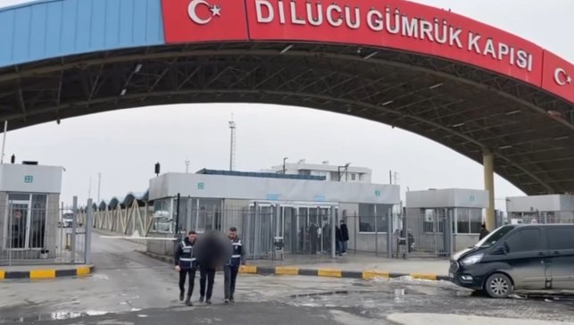 Iğdır'da göçmen kaçakçılığı hükümlüsü sınır kapısında yakalandı