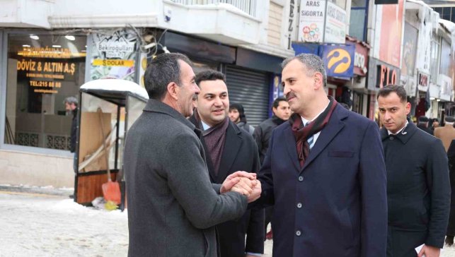 Ağrı Valisi Bozkurt'tan hastane ve esnaf ziyareti