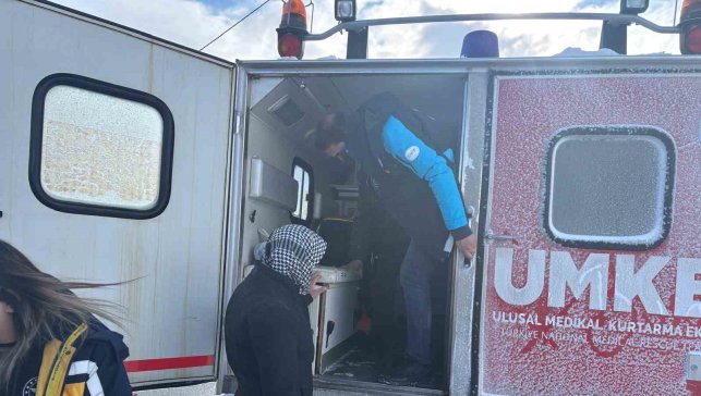 Karlıova'da zorlu kış şartlarında UMKE'den hayat kurtaran müdahale