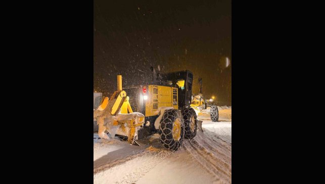 Ardahan'da kar yağışı nedeniyle 35 köy yolu ulaşıma kapandı
