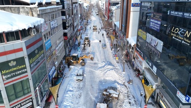 Bingöl'de kar temizliği sürüyor