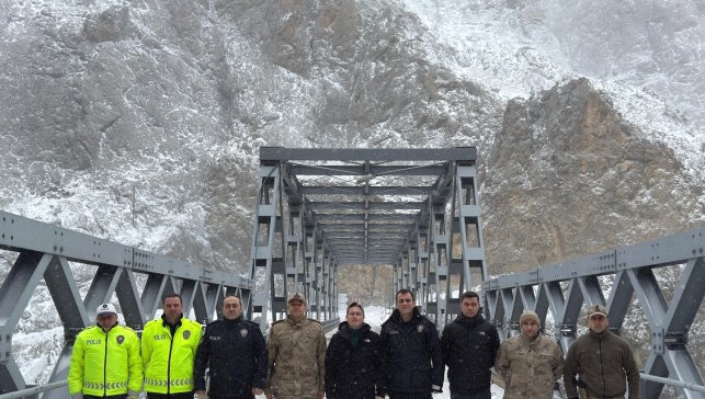 Kemaliye'de kar ve buzlanmaya karşı tedbirler artırıldı