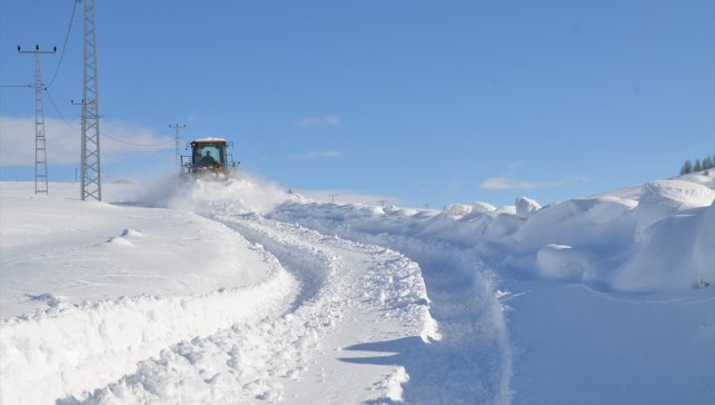 Van, Muş, Hakkari ve Bitlis'te 417 yerleşim yerine ulaşım sağlanamıyor