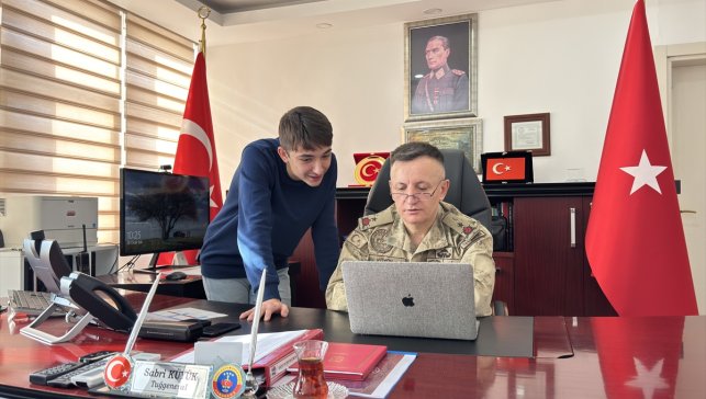 Bingöl İl Jandarma Komutanı Tuğgeneral Küyük, AA'nın Yılın Kareleri oylamasına katıldı